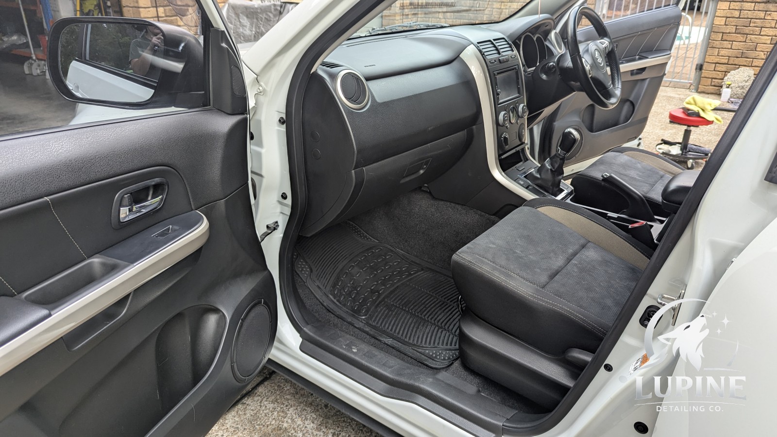 Suzuki Grand Vitara front left door trim after detail